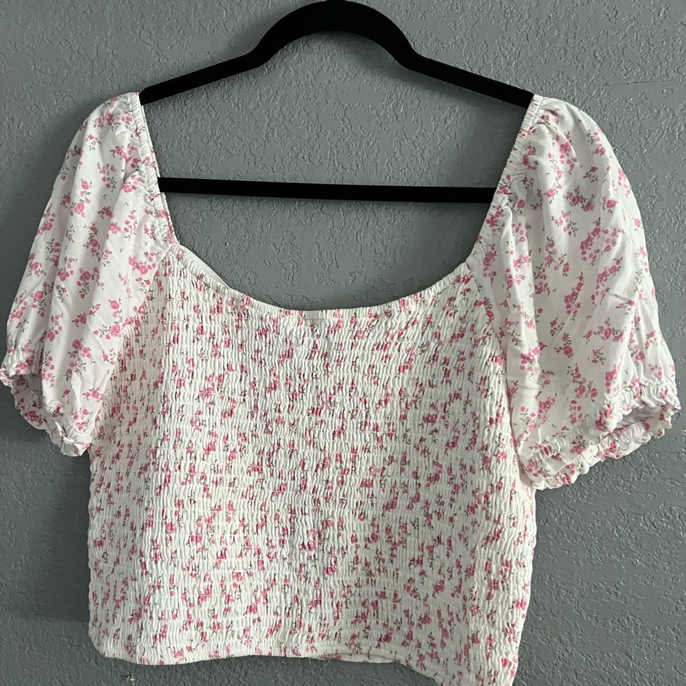 Hollister white puff sleeve blouse with pink flowers - Picture 2 of 4